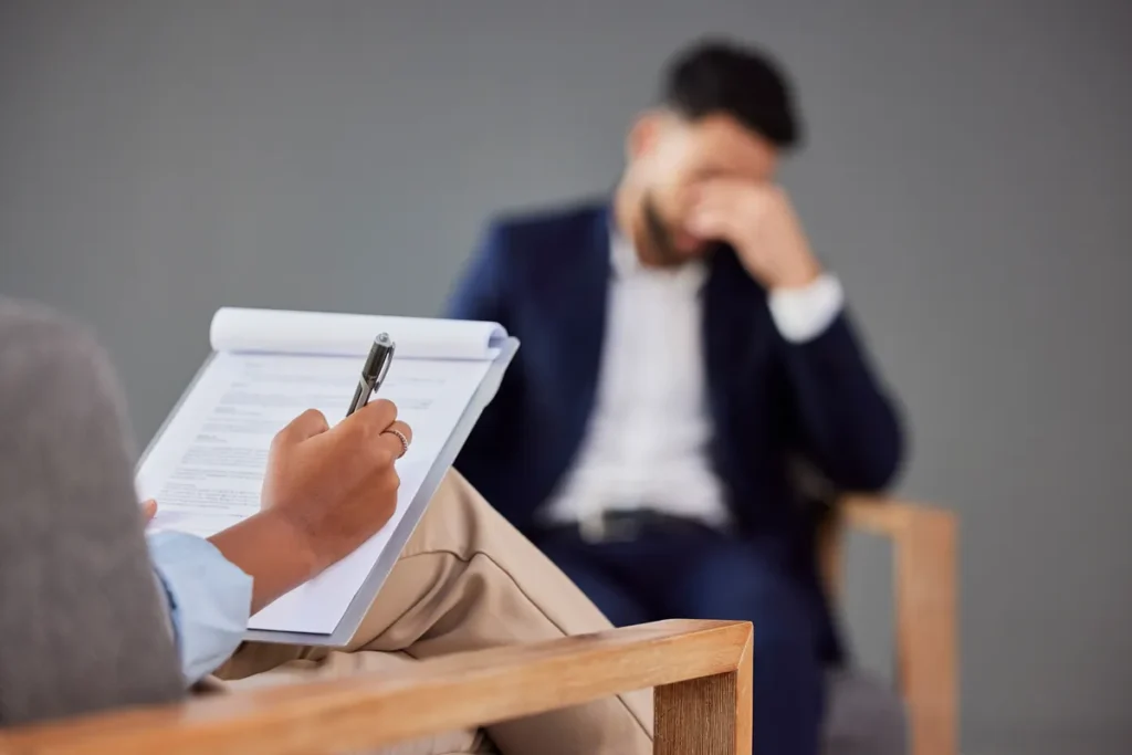 Evaluator taking notes during a forensic immigration psychological evaluation
